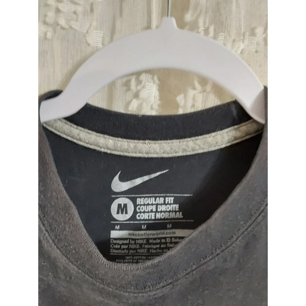 Nike Mens Graphic T-Shirt Black Camo Swoosh Logo Regular Fit Size M